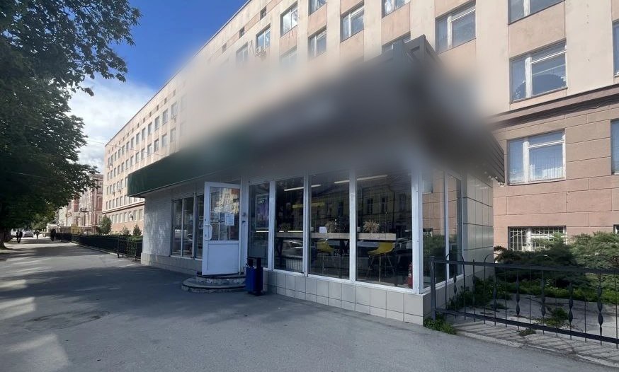 В центре Саратова снесут ларек с кофе и пирожными В центре Саратова снесут ларек с кофе и пирожными